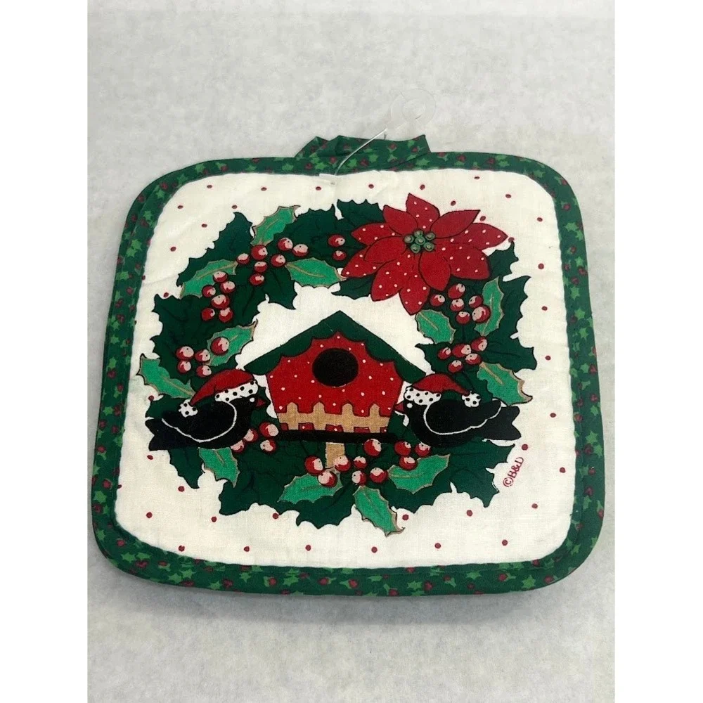 B&D Christmas Pot Holders Set of 2 Birdhouse Holly Wreath Poinsettia Green Red